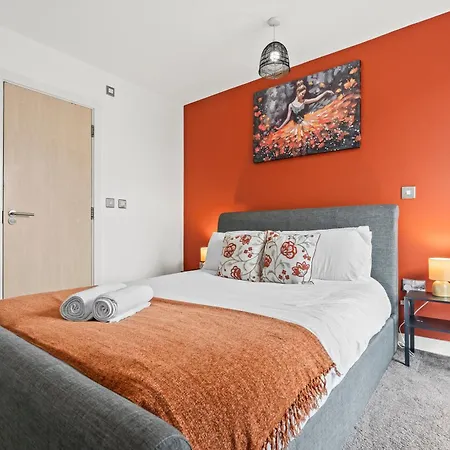 2 Bedroom With Balcony Lägenhet Birmingham