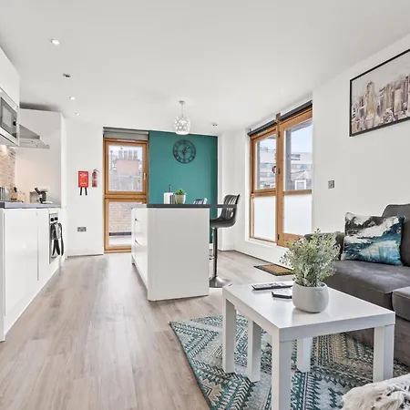2 Bedroom With Balcony Lägenhet